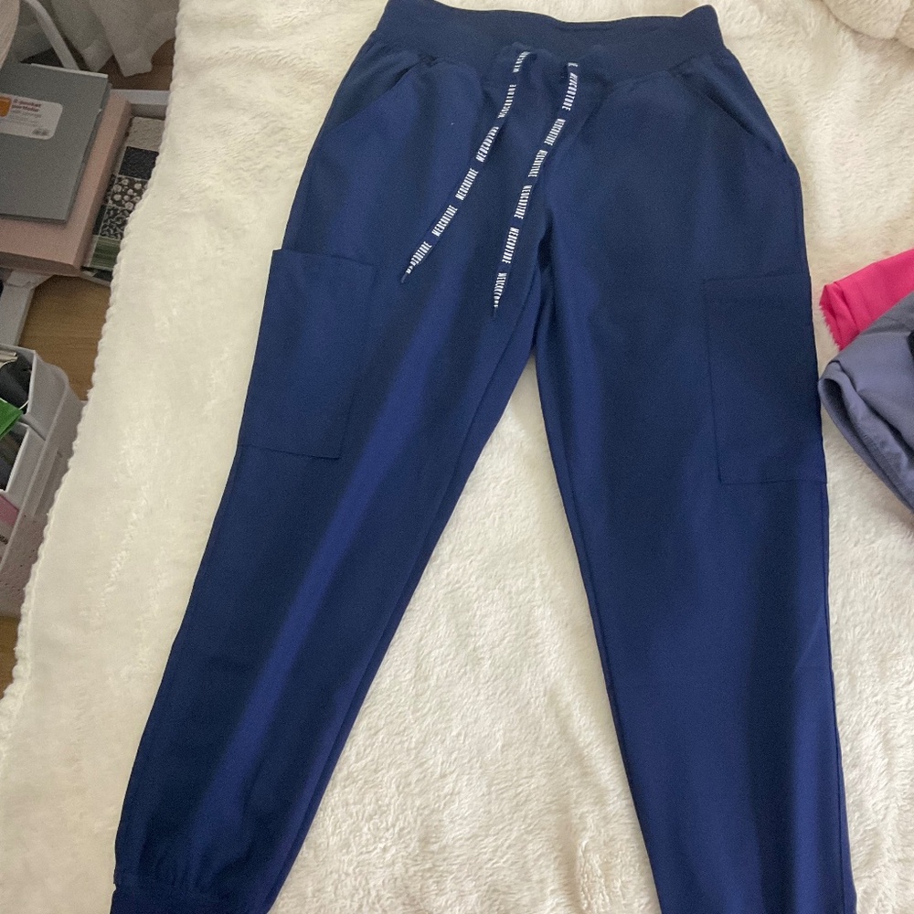 Med Couture Insight Women's 6-Pocket Cargo Jogger Scrub Pants